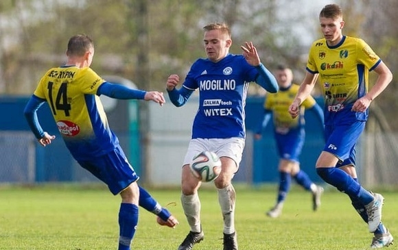 Wojtek Mazurowski w meczu z Pogonią Mogilno